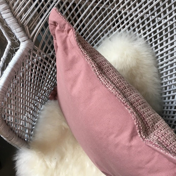 Throw cushions - Picture 5 of 8